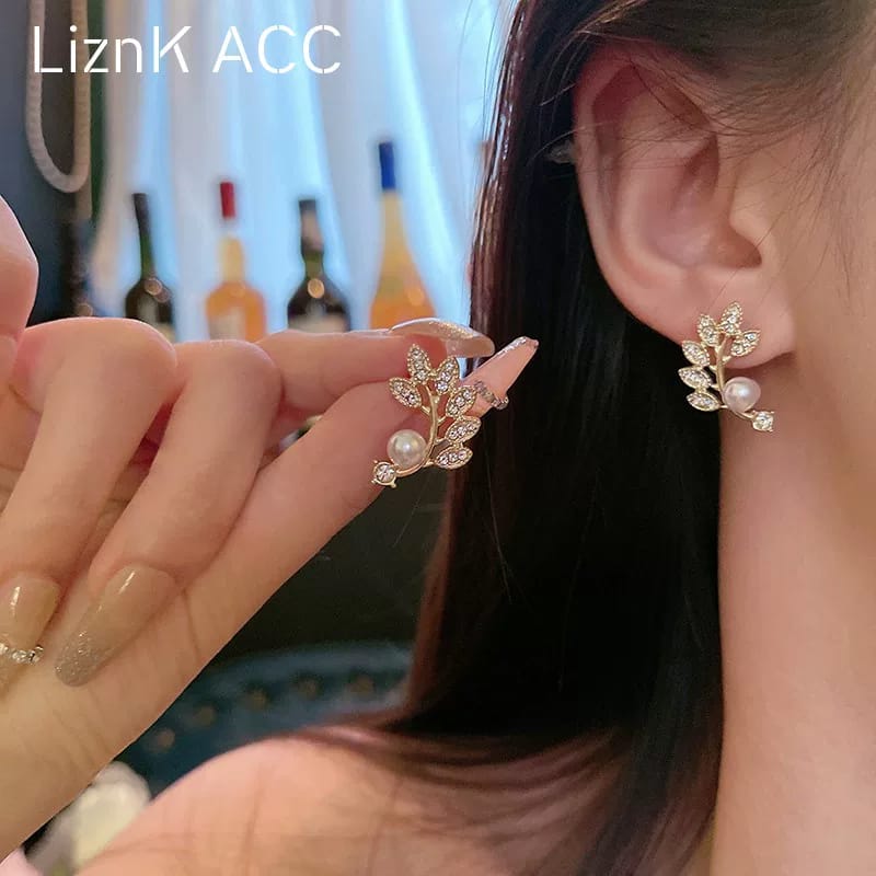 Korean style beautiful studs