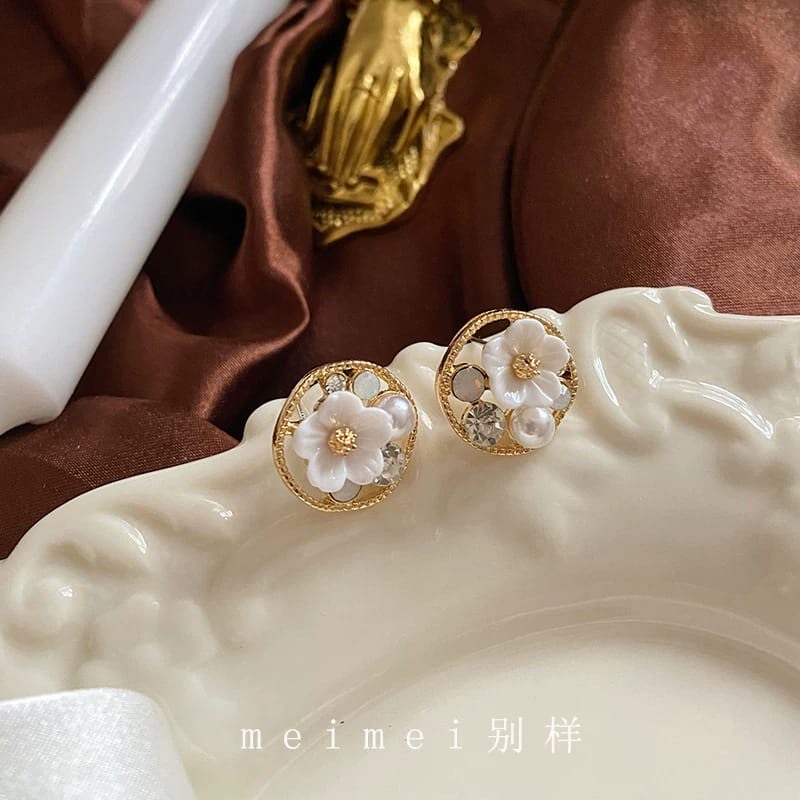 Korean style beautiful studs
